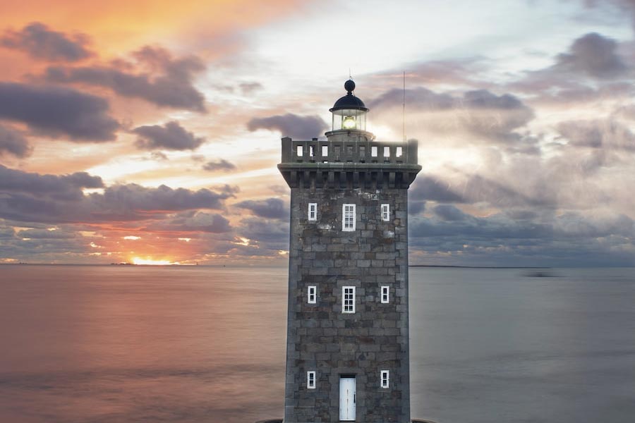 The Flannan isle mystery, lighthouse keepers just swept away