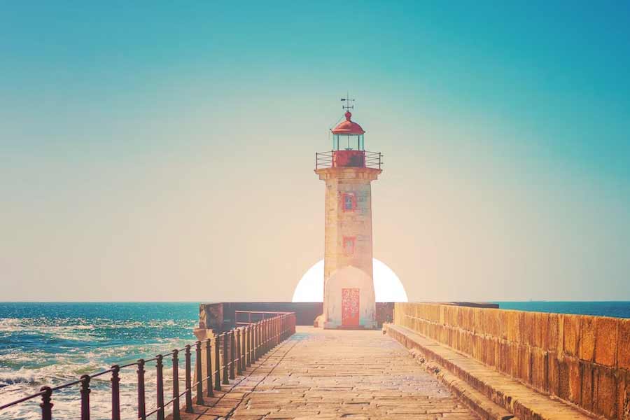 The Flannan isle mystery, lighthouse keepers just swept away