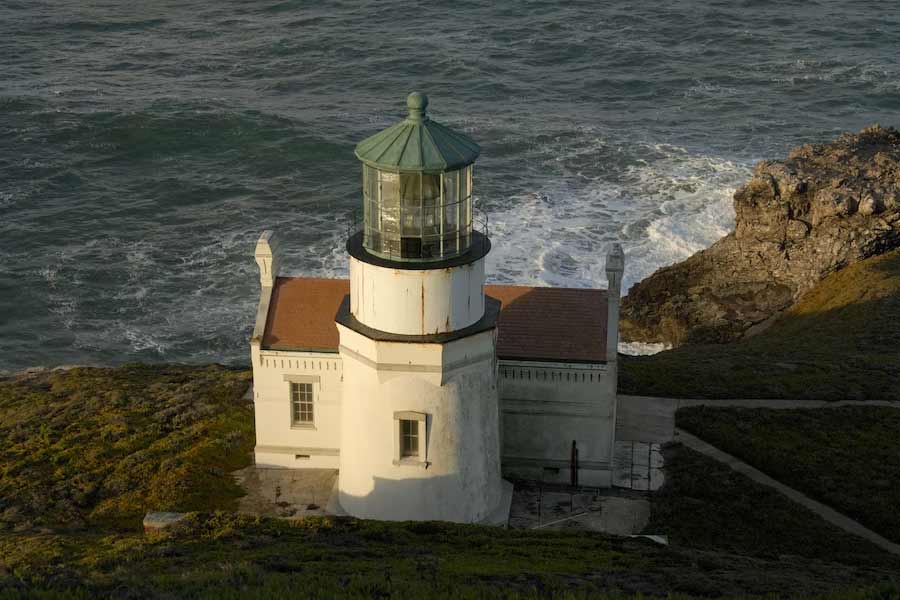 The Flannan isle mystery, lighthouse keepers just swept away