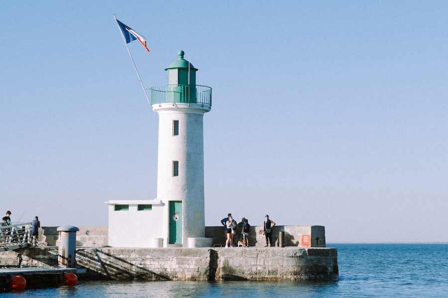 The Flannan isle mystery, lighthouse keepers just swept away