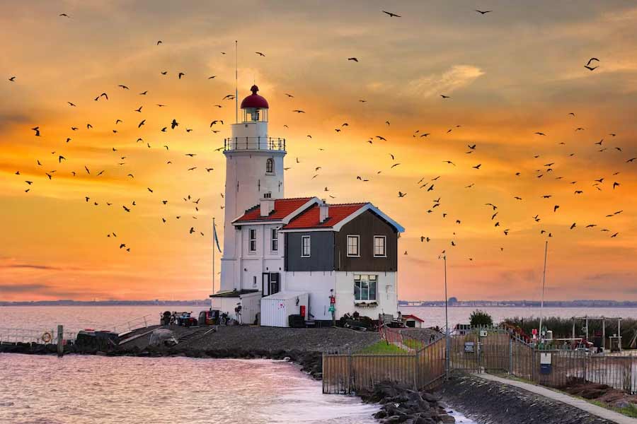 The Flannan isle mystery, lighthouse keepers just swept away