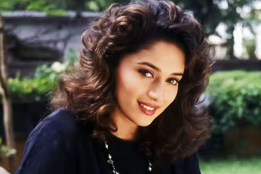 Meet the bollywood actress whose consecutive eight pictures got flopped, gave first 200 crore hit