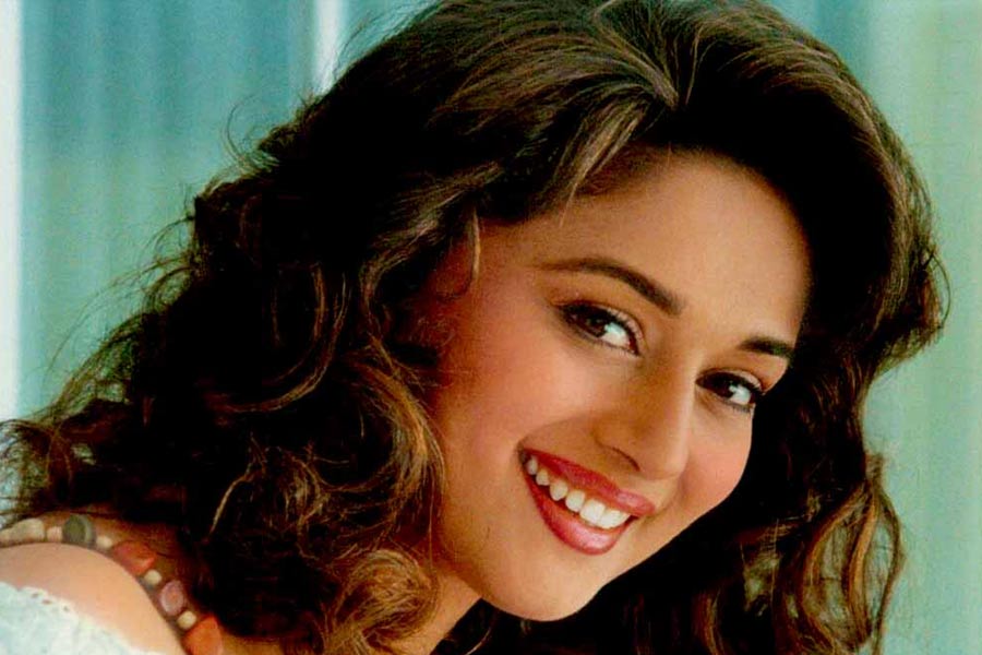 Meet the bollywood actress whose consecutive eight pictures got flopped, gave first 200 crore hit