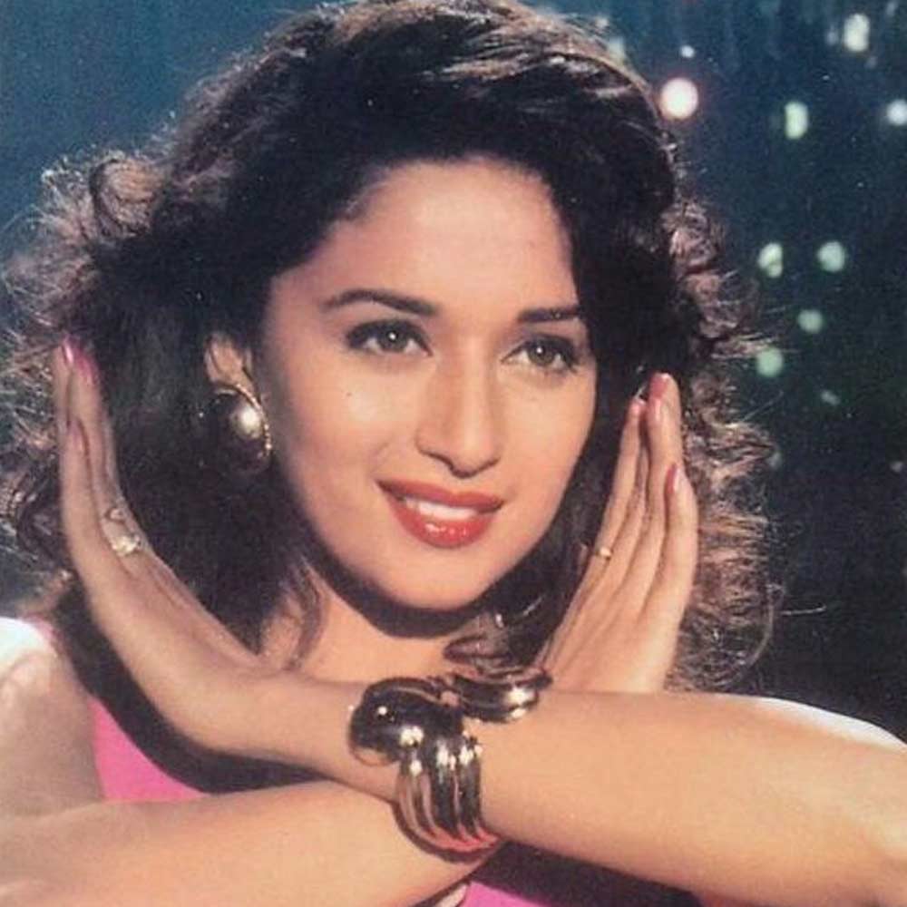 Meet the bollywood actress whose consecutive eight pictures got flopped, gave first 200 crore hit