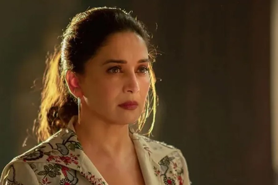 Meet the bollywood actress whose consecutive eight pictures got flopped, gave first 200 crore hit