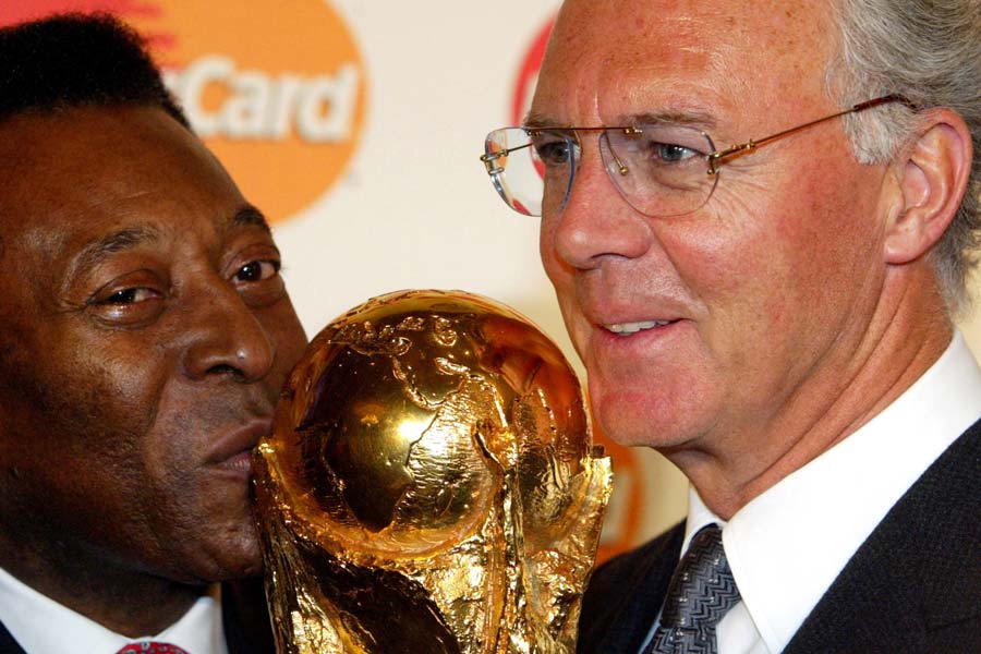 ২০০৬ বিশ্বকাপের আগে পেলের সঙ্গে বেকেনবাওয়ার।