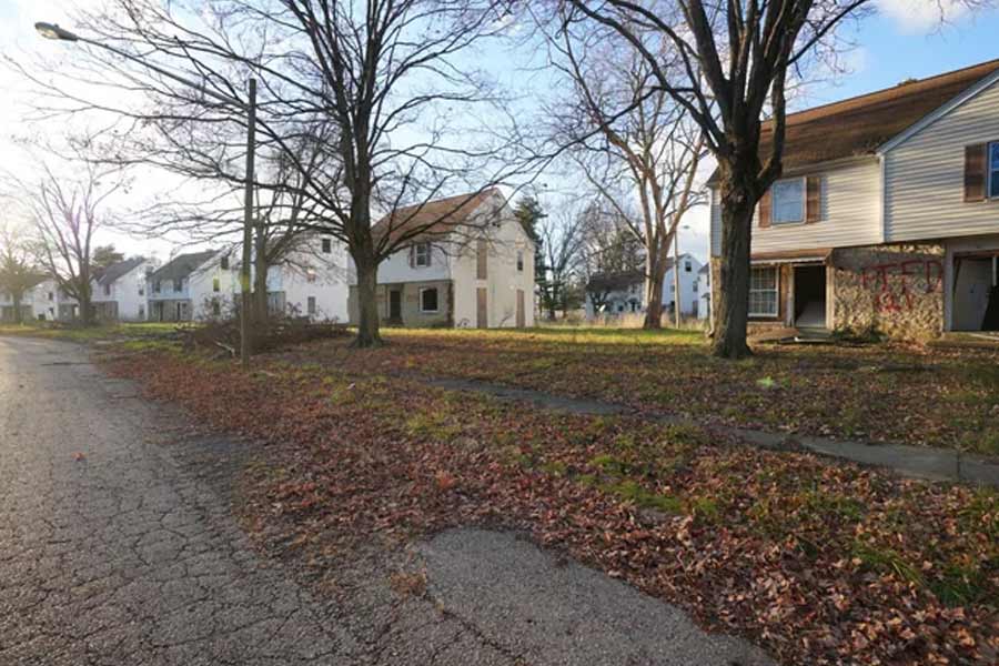Over hundred homes abandoned in Ohio, the neighborhood was once fascinating