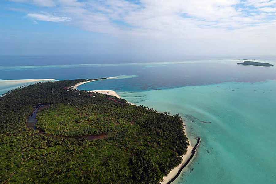 ভারত নিয়ে কুমন্তব্যের জেরে সরকারের ওই তিন প্রতিনিধির সমালোচনা করেছে সে দেশের পর্যটন বিভাগ। ভারতের কাছে ক্ষমাও চেয়েছেন মলদ্বীপের পর্যটন কর্তৃপক্ষ।