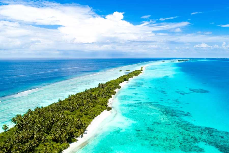 বছর খানেক আগেও ভারতীয় তারকাদের উইকেন্ড ডেস্টিনেশন ছিল বাড়ির কাছের ‘বিদেশ’ মলদ্বীপ। 