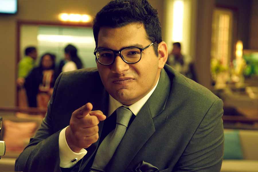 ‘সরজমিন’ ছবির প্রযোজনার দায়িত্বে রয়েছে কর্ণ জোহরের প্রযোজনা সংস্থা। ছবির পরিচালনা করবেন বলি অভিনেতা বোমান ইরানির পুত্র কায়োজ়ে ইরানি।