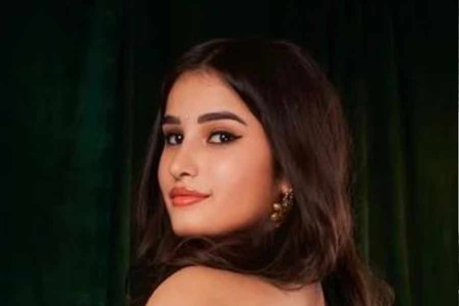 কানাঘুষো শোনা যায়, ‘আরসি ১৬’ নামের তেলুগু ছবিতে দক্ষিণী অভিনেতা রামচরণের সঙ্গে অভিনয় করতে দেখা যেতে পারে রাশাকে। 