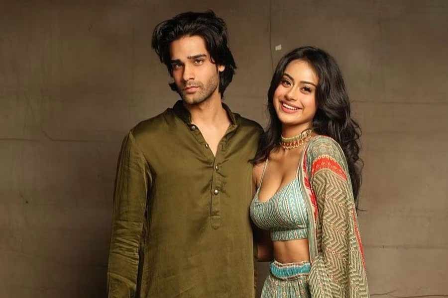 বলিপাড়া সূত্রে খবর, অজয় দেবগনের বোনপো অমন দেবগনও নতুন বছরে আত্মপ্রকাশ করতে চলেছেন বড় পর্দায়। অভিষেক কপূর পরিচালিত এই ছবিতে রাশার বিপরীতে অভিনয় করবেন অমন। চলতি বছরের ফেব্রুয়ারি মাসে এই ছবি মুক্তি পেতে পারে। কানাঘুষো শোনা যাচ্ছে যে অজয়কেও এই ছবিতে অভিনয় করতে দেখা যেতে পারে।