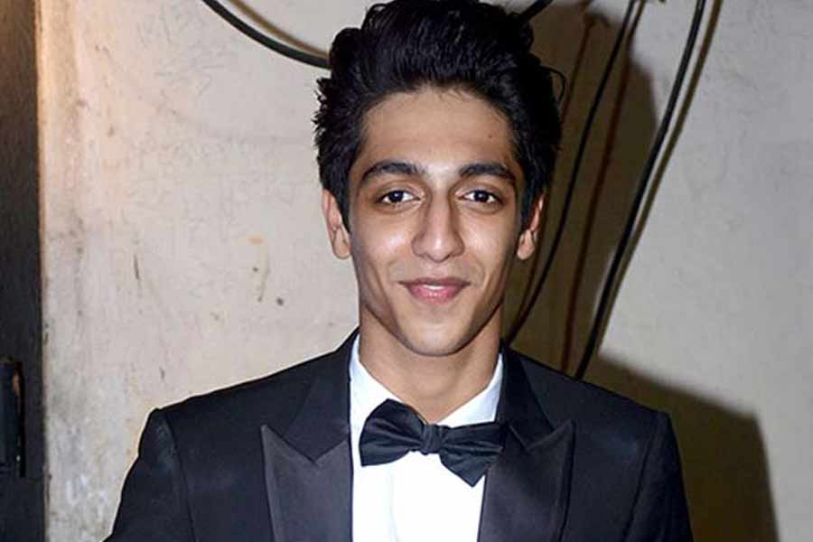 আসন্ন নবাগত তারকাদের তালিকায় রয়েছে আহান পান্ডের নাম। সম্পর্কে বলি অভিনেত্রী অনন্যা পান্ডের তুতো ভাই তিনি। বলিপাড়া সূত্রে খবর, যশরাজ ফিল্মসের সঙ্গে বর্তমানে কাজ করছেন তিনি। চলতি বছরেই ছবি মুক্তি পাওয়ার কথা আহানের।