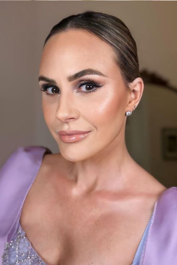 সেখানে তিনি লেখেন, যে পাথরটি হারিয়েছে সেটি আসল। ভিড়ের মাঝে তাঁর আংটি থেকে সেই হিরেটি খুলে পড়ে যায়।