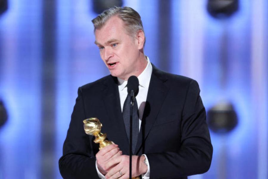 সেরা পরিচালকের খেতাব পেলেন ক্রিস্টোফার নোলান। 