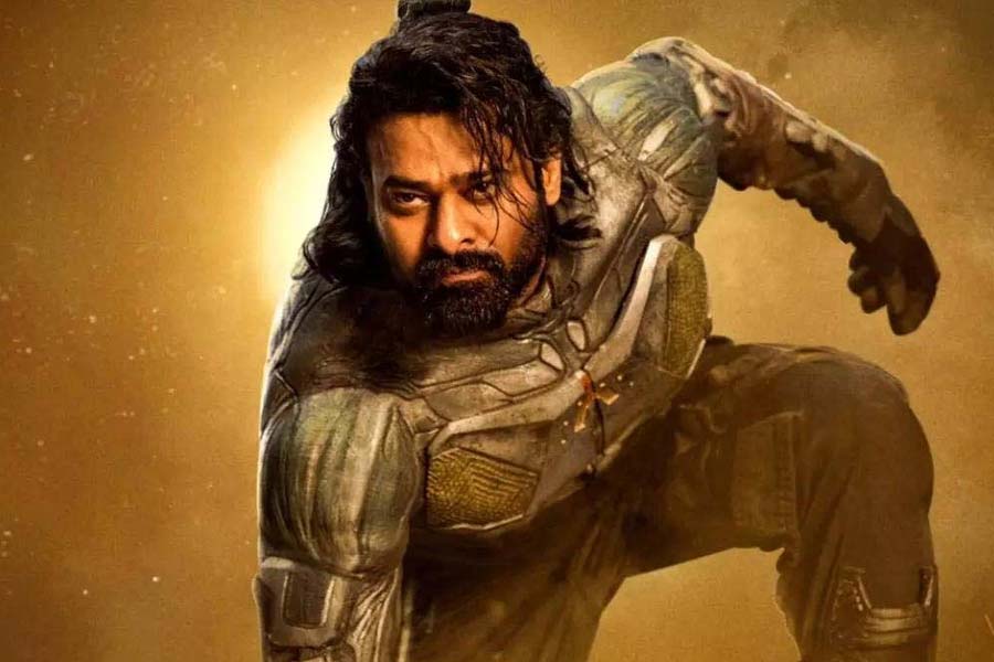 নাগ অশ্বিনের পরিচালনায় চলতি বছরে প্রেক্ষাগৃহে মুক্তি পাওয়ার কথা ‘কলকি ২৮৯৮ এডি’র। এই ছবিতে অভিনয় করতে দেখা যাবে কমল হাসন এবং প্রভাসের মতো খ্যাতনামী দক্ষিণী অভিনেতাকে। সঙ্গে থাকছেন অমিতাভ বচ্চন, দীপিকা পাড়ুকোন এবং দিশা পাটানির মতো বলি তারকারা।