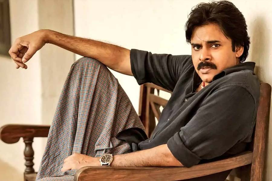 দক্ষিণী অভিনেতা চিরঞ্জীবীর ভাই পবন কল্যাণ। দক্ষিণী ফিল্মজগতের সর্বোচ্চ উপার্জনকারী অভিনেতাদের তালিকায় শীর্ষে রয়েছেন তিনি। চলতি বছরে ‘ওজি’ নামে একটি তেলুগু ছবি মুক্তি পাওয়ার কথা পবনের।