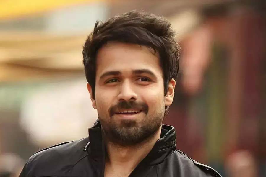 কানাঘুষো শোনা যায়, অ্যাকশন ঘরানার ছবি ‘ওজি’তে অভিনয় করতে দেখা যেতে পারে বলি অভিনেতা ইমরান হাশমিকে। এই ছবির পরিচালনার দায়িত্বে রয়েছেন সুজিত।