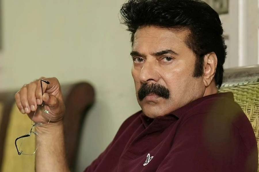 কেরলের প্রাচীন ইতিহাসের উপর ভিত্তি করে চলতি বছরে মুক্তি পেতে চলেছে হরর থ্রিলার ঘরানার মালয়ালম ছবি ‘ব্রমযুগম’। এই ছবিতে অভিনয় করতে দেখা যায় দক্ষিণের জনপ্রিয় তারকা মামুতিকে।