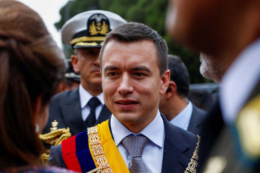 একটি পরিসংখ্যান দিলে বিষয়টি জলের মতো সহজ হবে। শুধুমাত্র ২০২৩ সালে সে দেশে খুন হয়েছেন ৭,৮০০ জন মানুষ। দেশের অর্থনীতি ধুঁকছে। ব্যাপক দারিদ্র। সেই সুযোগে মাদক কারবারে গরিব বাড়ির ছেলেমেয়েদের অন্তর্ভুক্তিও ক্রমেই বৃদ্ধি পাচ্ছে। এই পরিস্থিতিরই অবসান ঘটানোই লক্ষ্য প্রেসিডেন্ট নোবোয়ার।