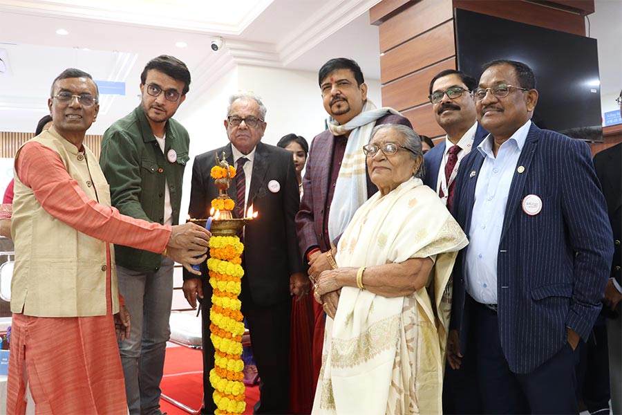 এইচপি ঘোষ হাসপাতালের উদ্বোধন করছেন সৌরভ গঙ্গোপাধ্যায়।