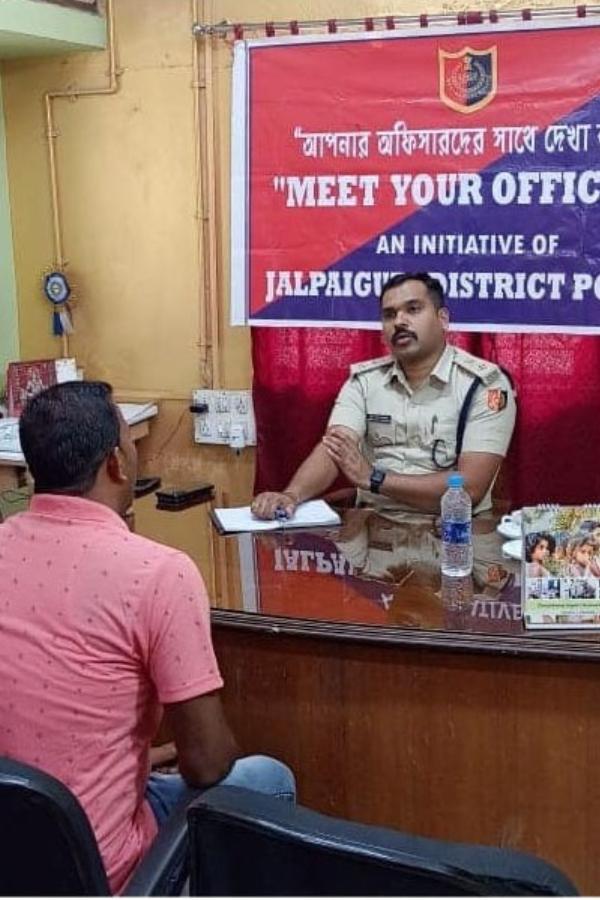 যেতে-আসতে রোজই উমেশের চোখে পড়ত রাস্তার পাশে মহারাষ্ট্র মুক্ত বিশ্ববিদ্যালয়ের হোর্ডিং। এক দিন কী মনে হল, সটান গিয়ে মুক্ত বিশ্ববিদ্যালয়ের কর্মীর কাছে জানতে চাইলেন, “আমি টুয়েল্‌‌ভথ ফেল। আবার পড়ার সুযোগ পাব?” 