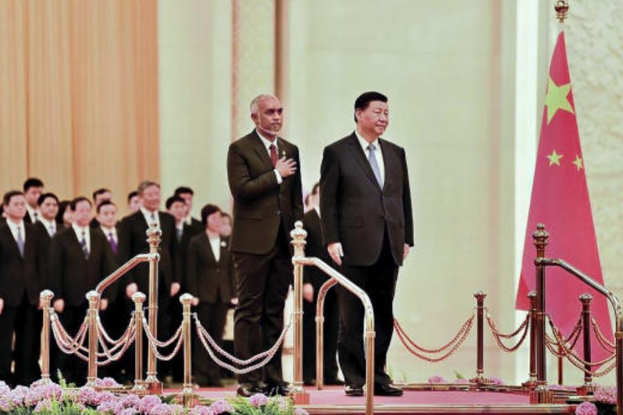 তাৎপর্যপূর্ণ ভাবে ওই বৈঠকেই বেজিংকে তাঁদের ‘পুরনো বন্ধু এবং ঘনিষ্ঠতম সহযোগী’ বলেন মুইজ্জু। দুই রাষ্ট্রপ্রধানের বৈঠকে দ্বিপাক্ষিক আর্থিক ও বাণিজ্যিক সহযোগিতা সংক্রান্ত কয়েকটি চুক্তি সই হয়েছে বলে চিনের রাষ্ট্রায়ত্ত সংবাদমাধ্যমটির দাবি।