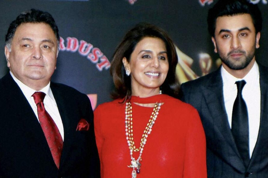 Late actor Rishi Kapoor was never friendly with his children tells Neetu Kapoor On Koffee With Karan Show