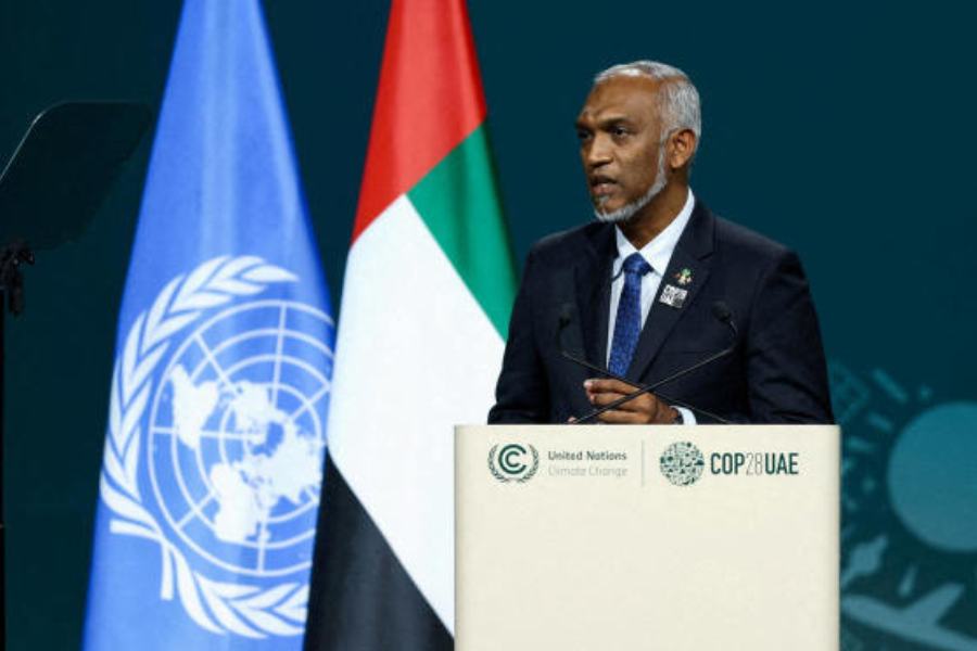 এই পরিস্থিতিতে চিন সফরে গিয়ে মঙ্গলবার মুইজ্জু চিনা সরকারের এবং সে দেশের বণিকসভার প্রতিনিধিদের কাছে পর্যটক চেয়ে ‘দরবার’ করেছিলেন। জানিয়েছিলেন, করোনাপর্বের আগে চিন ছিল তাঁদের দেশের সবচেয়ে গুরুত্বপূর্ণ বাণিজ্য সহযোগী। তিনি চান সেই পরিস্থিতি আবার ফিরে আসুক।