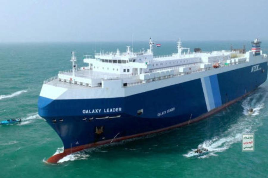 প্রসঙ্গত, গত ১৯ নভেম্বর থেকেই অশান্ত লোহিত সাগর। কারণ গাজ়ায় ইজ়রায়েলের উপর হামলার প্রতিবাদে এই সময় থেকেই একের পর এক বাণিজ্যিক জাহাজে আক্রমণ চালাতে থাকে ঘোষিত হামাস-সমর্থক হুথি। 