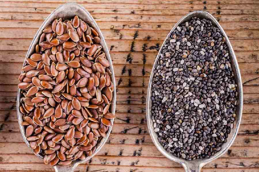 Which is healthier between chia seeds and flaxseeds.