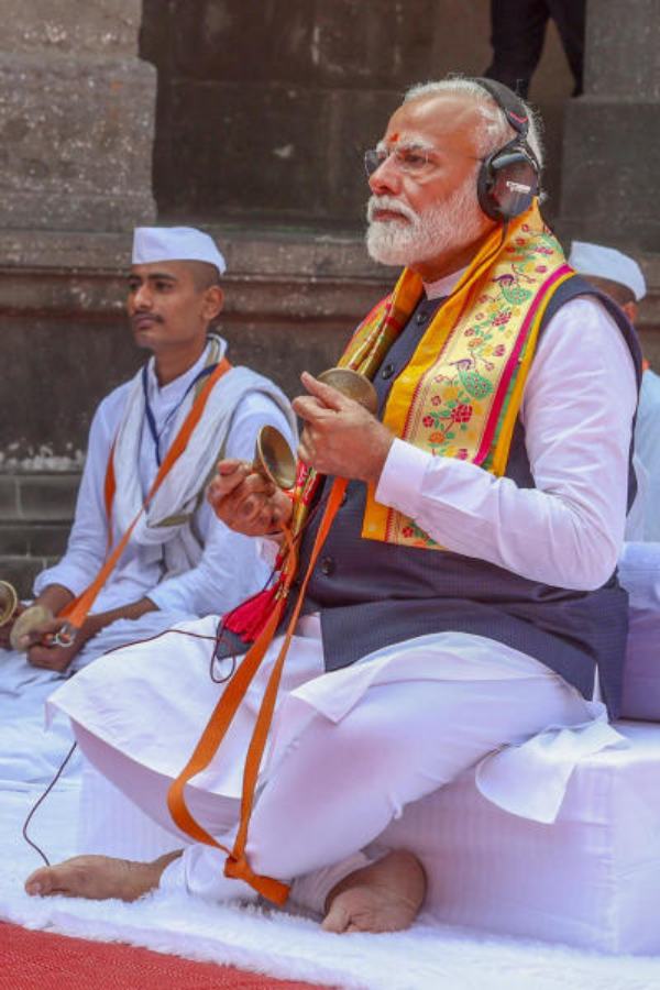 রামমন্দির প্রতিষ্ঠার আগে নতুন ব্রত পালন করবেন প্রধানমন্ত্রী। মাটিতে শয্যা থেকে জপ, ধ্যান রয়েছে আরও অনেক কিছুই।  