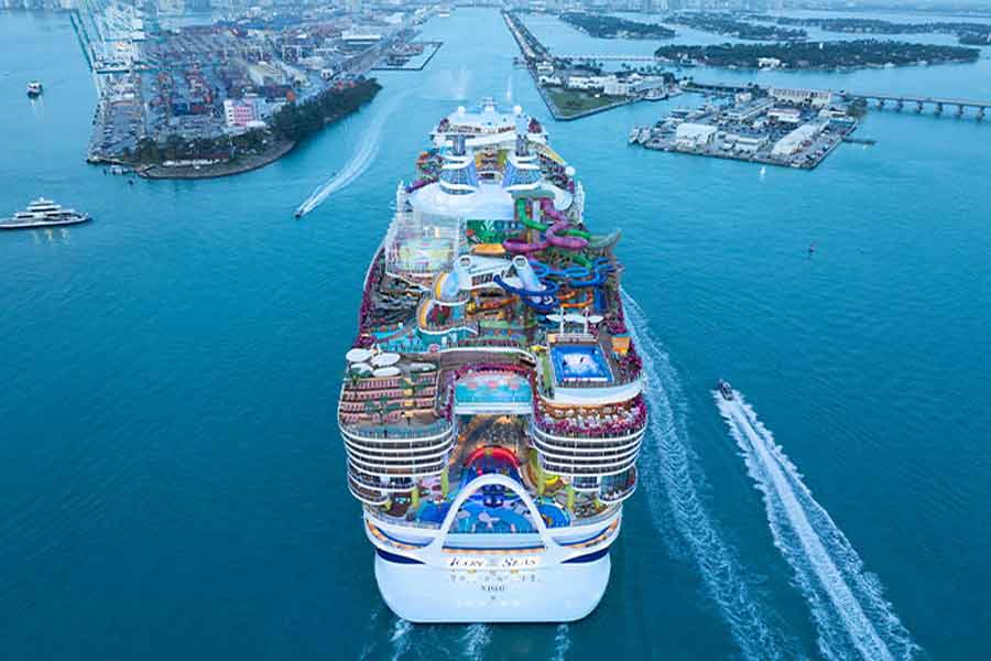 প্রথম যাত্রা শুরু করার আগে ১০ জানুয়ারি মায়ামির বন্দরে পৌঁছে গিয়েছে ‘আইকন অফ দ্য সিজ়’। এখনও পর্যন্ত রয়্যাল ক্যারিবিয়ান ইন্টারন্যাশনাল সংস্থার সবচেয়ে চমকপ্রদ ক্রুজ় ছিল ওয়েসিস শ্রেণির। তবে ‘আইকন অফ দ্য সিজ়’ ক্রুজ়টি চমকের দিক থেকে ওয়েসিস শ্রেণির ক্রুজ়কেও তাক লাগিয়ে দেবে বলে সংস্থার দাবি।