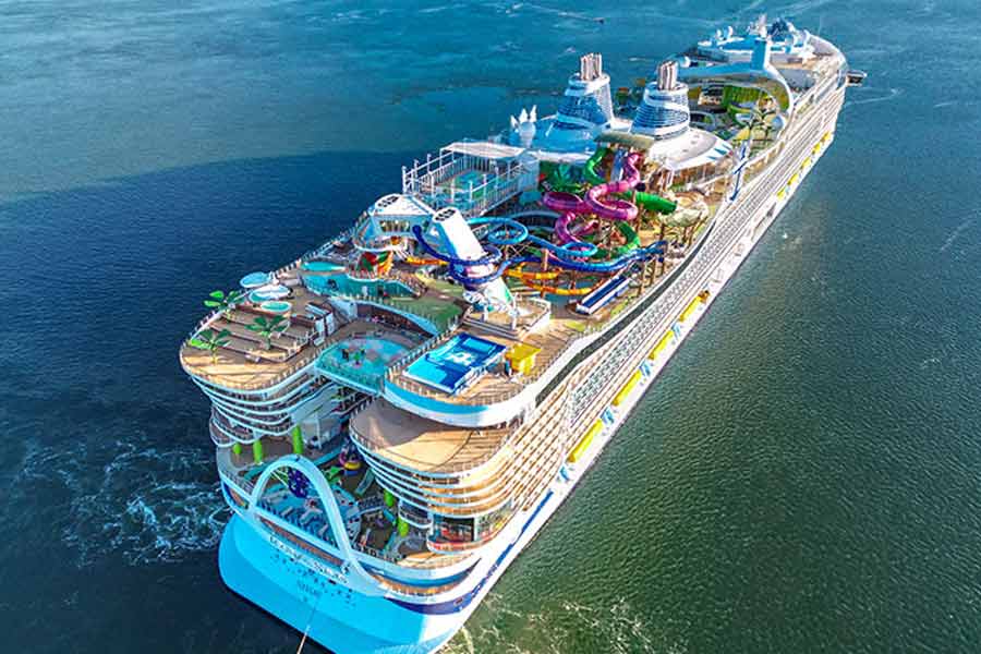 এখনও পর্যন্ত দীর্ঘতম জাহাজ হিসাবে সারা বিশ্বে নজির করেছিল ‘সিওয়াইস জায়েন্ট’ নামের তেলের ট্যাঙ্কার। এর উচ্চতা ৪৫৮ মিটার। ২০০৯ সালে শেষ বারের মতো যাত্রা করে এটি।