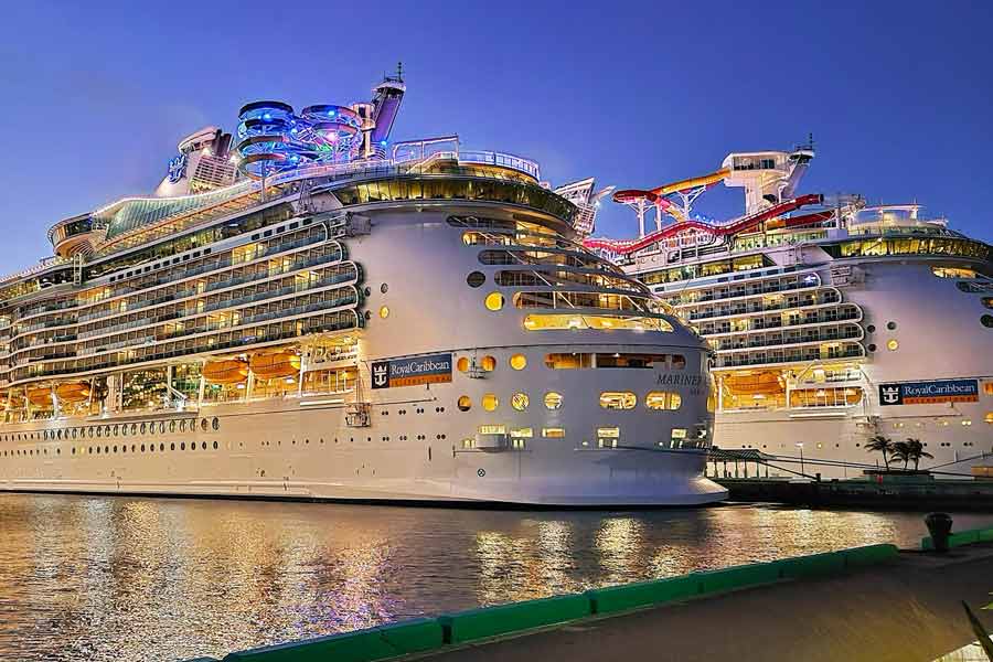 ‘আইকন অফ দ্য সিজ়’ ক্রুজ়ের ওজন ২৫,২৬,৫৩,২৭২ কিলোগ্রাম। টাইটানিকের ওজনের চেয়ে পাঁচ গুণ বেশি ওজন ‘আইকন অফ দ্য সিজ়’ ক্রুজ়ের। 