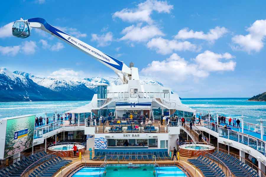 মায়ামি বন্দর থেকে ছাড়ার পর টানা সাত দিন সমুদ্রের উপর ভেসে যাবে ‘আইকন অফ দ্য সিজ়’। যাত্রার মাঝে রয়্যাল ক্যারিবিয়ান ইন্টারন্যাশনাল সংস্থার ব্যক্তিগত দ্বীপে কিছুটা সময় কাটাতে পারেন যাত্রীরা।