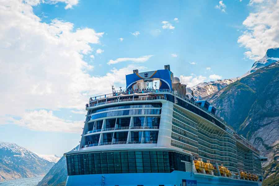 ‘আইকন অফ দ্য সিজ়’ ক্রুজ়ের ভিতর প্রাপ্তবয়স্কদের জন্য একটি বিশেষ কৃত্রিম সমুদ্রসৈকত তৈরি করা হয়েছে। 