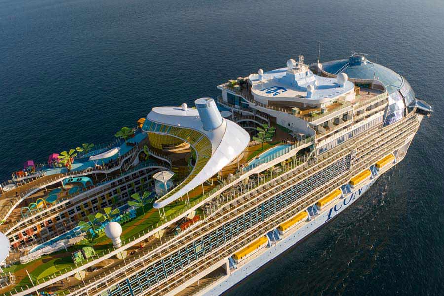 ‘আইকন অফ দ্য সিজ়’ ক্রুজ়ে মোট ডেকের সংখ্যা ২০টি। অ্যাডভেঞ্চারপ্রেমী যাত্রীদের জন্য রয়েছে বিশেষ আয়োজন। সমুদ্র থেকে ৪৬ মিটার উঁচুতে একটি বিশেষ ধরনের ‘রোপ কোর্স’-এর ব্যবস্থা রয়েছে ক্রুজ়ে।