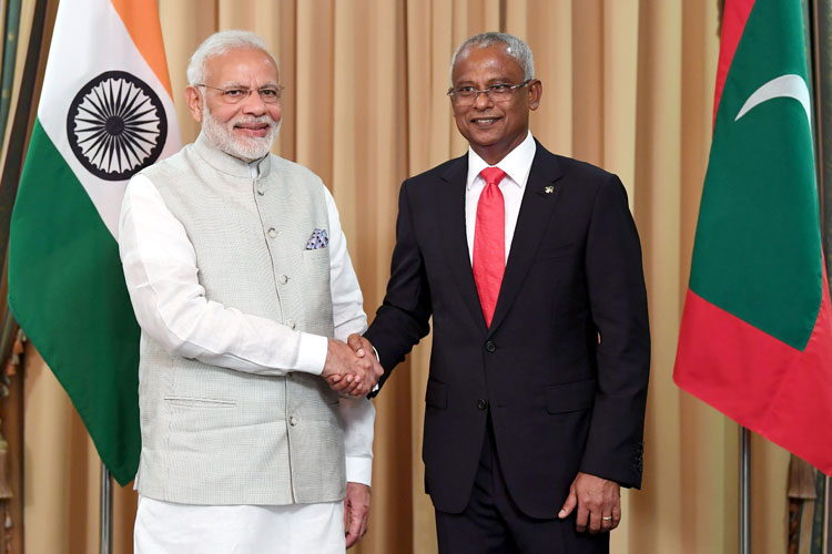 মলদ্বীপের প্রাক্তন প্রেসিডেন্ট সোলি ভারতের সঙ্গে সুসম্পর্ক বজায় রেখেছিলেন। কিন্তু মুইজ্জু সে পথে হাঁটছেন না। ক্ষমতায় আসার আগেও তিনি দেশে ভারত-বিরোধী প্রচার চালিয়েছিলেন।