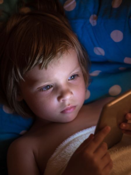 Know how to reduce child's screen time while eating dgtl