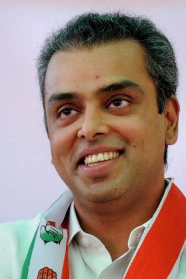 তিনি যে দল ছাড়ার কথা বিবেচনা করছেন তা স্পষ্ট হয়ে গিয়েছিল কয়েক দিন আগে দেওরার দেওয়া ভিডিয়োবার্তা থেকেই। যেখানে তিনি অনুগামীদের শান্ত হয়ে ধৈর্য ধরার পরামর্শ দিয়েছিলেন।