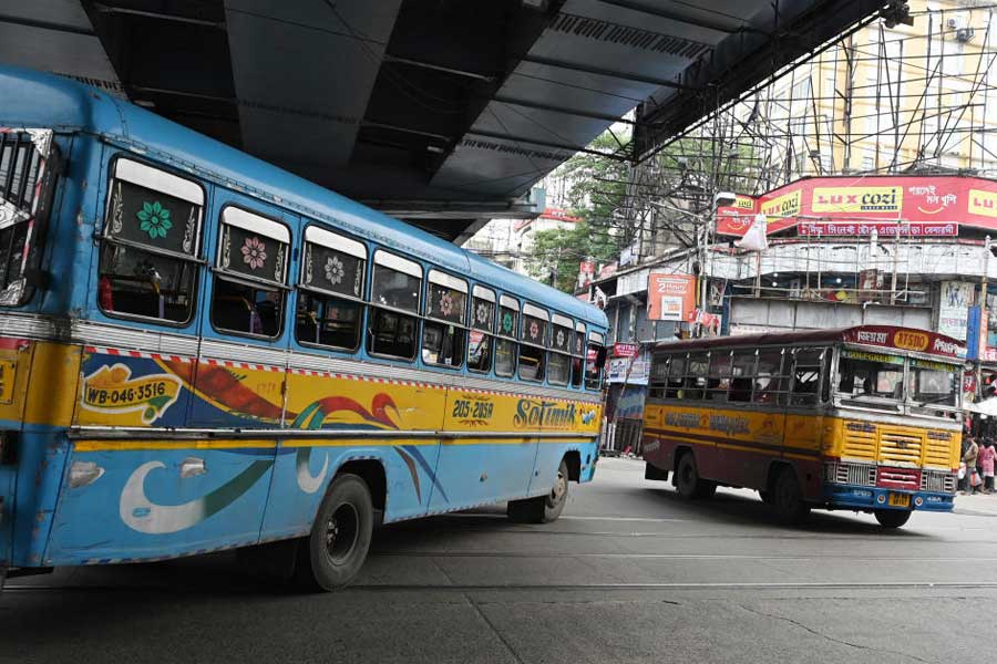 Buses are not allowed to run in the city without a permit, Calcutta High Court has a strict stance.
