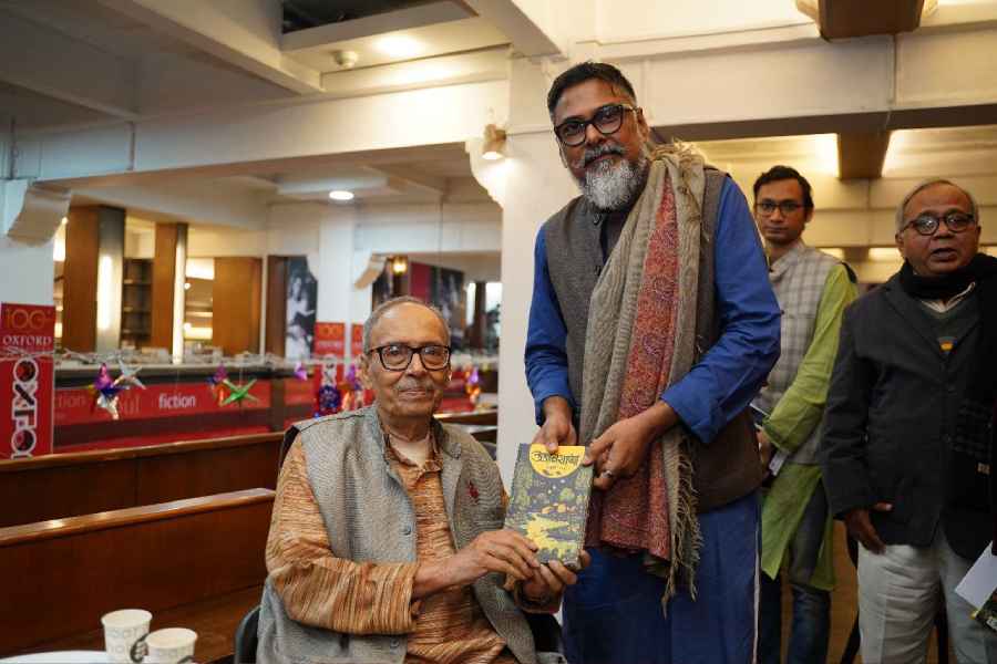 Ujjal Sinha’s first novel released by Shirshendu Mukhopadhyay in a star studded evening.