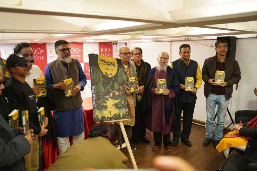 Ujjal Sinha’s first novel released by Shirshendu Mukhopadhyay in a star studded evening.