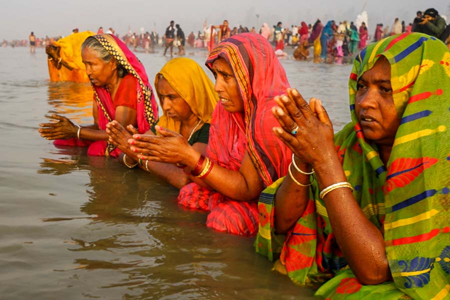 Do these customs on the day of Makar Sankranti for bringing luck