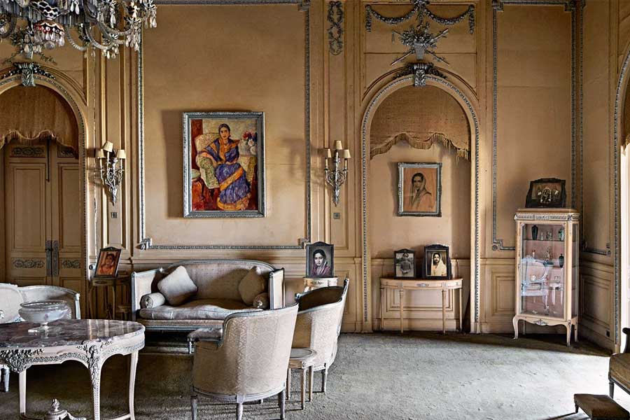 ৪৮ হাজার ৭৮০ বর্গফুট এলাকা জুড়ে তৈরি হয়েছে আন্টিলিয়া। এই বাসভবন নির্মাণ করতে খরচ হয়েছে ১৫ হাজার কোটি টাকা।