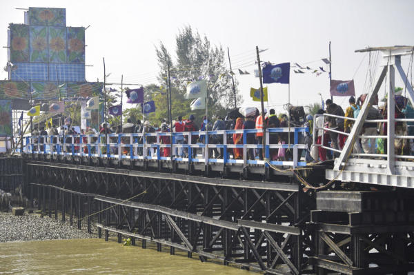 সোমবার জেলা প্রশাসন সূত্রে দাবি, ভিড় ৭৫ লাখ ছাড়িয়ে গিয়েছে। যদিও এ নিয়ে সরকারি ভাবে এখনও কিছু জানানো হয়নি জেলা প্রশাসনের তরফে।