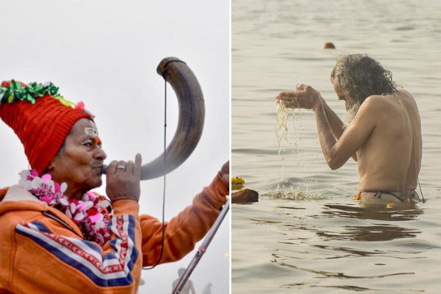 ময়নাতদন্তের পর তাঁদের মৃতদেহ পরিবার পরিজনদের হাতে তুলে দেওয়া হয়েছে। এখনও পর্যন্ত গঙ্গাসাগর মেলায় আসা ছ’জন অসুস্থ যাত্রীকে এয়ার লিফটের মাধ্যমে কলকাতায় বিভিন্ন হাসপাতালে স্থানান্তরিত করা হয়েছে।