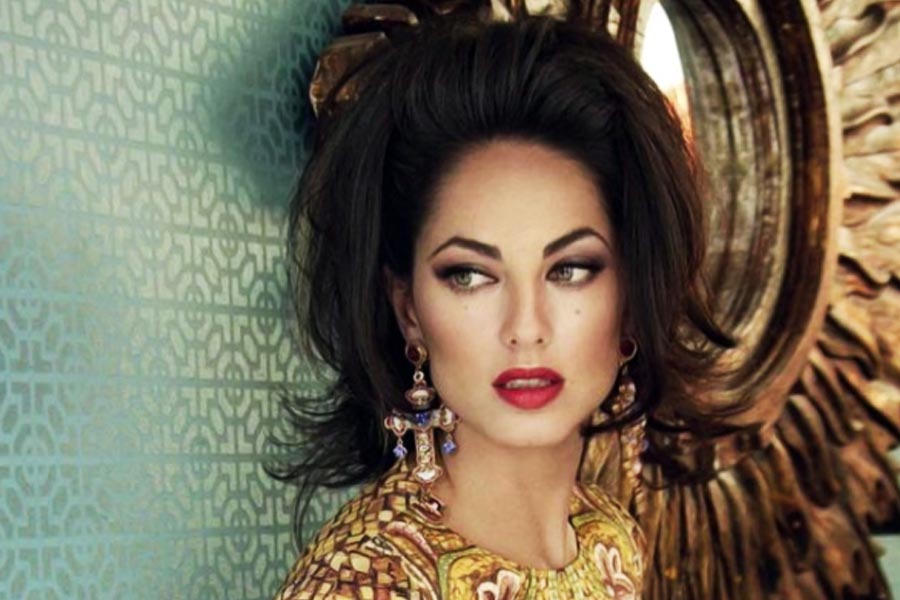 বারবারার কেরিয়ারের প্রথম হিন্দি ছবি ‘কাইটস’। প্রথম ছবি ব্যবসা করতে ব্যর্থ হলে তার প্রভাব পড়ে অভিনেত্রীর কর্মজীবনে। কোনও হিন্দি ছবিতে অভিনয়ের সুযোগ পাচ্ছিলেন না তিনি। 