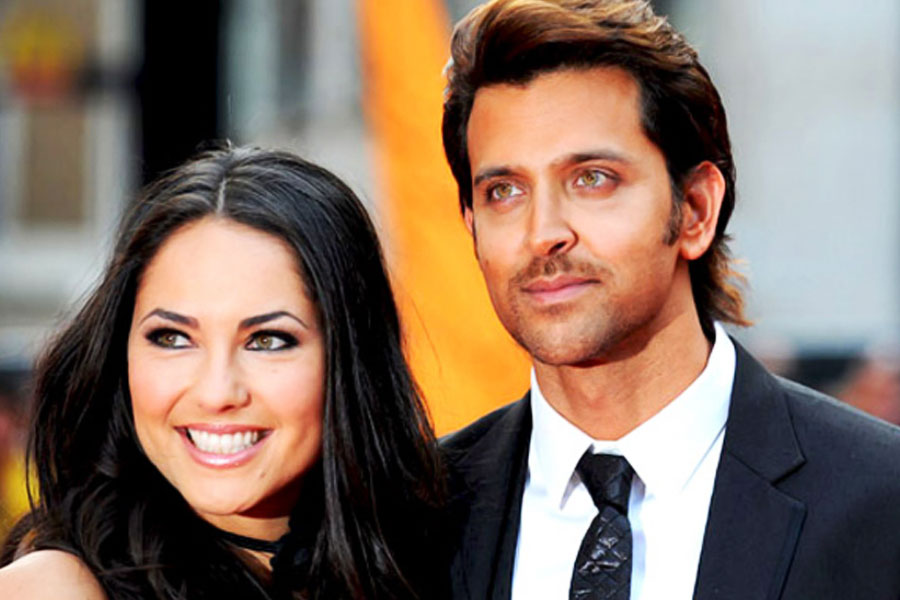 বলিপাড়া সূত্রে খবর, ‘কাইটস’ ছবির শুটিং চলাকালীন নাকি বারবারাকে দু’কোটি টাকা মূল্যের একটি ভ্যানিটি ভ্যান উপহার দিয়েছিলেন হৃতিক। সেই বিলাসবহুল গাড়িতে স্নানঘরের পাশাপাশি আরাম করার আলাদা জায়গা ছিল। পোশাক রাখার জায়গা থেকে শুরু করে ছিল রান্নার ব্যবস্থাও।